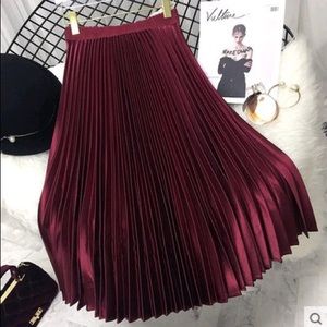 Accordion pleated midi skirt.