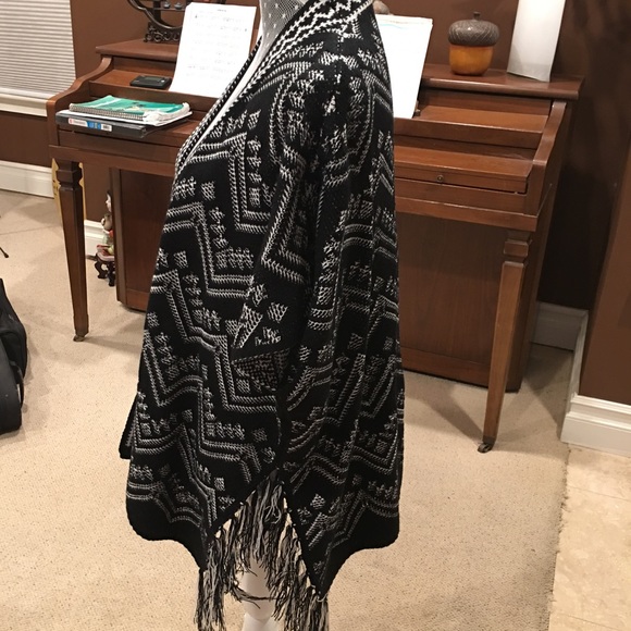 Piperlime Poncho Sweater - Picture 3 of 8