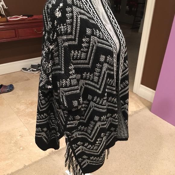 Piperlime Poncho Sweater - Picture 5 of 8
