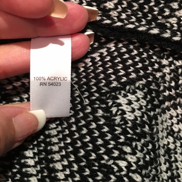 Piperlime Poncho Sweater - Picture 7 of 8