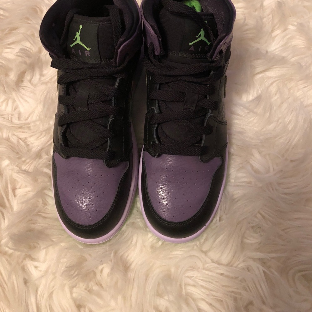 Jordan’s size 5.5Y Joker 1’s - Picture 2 of 5