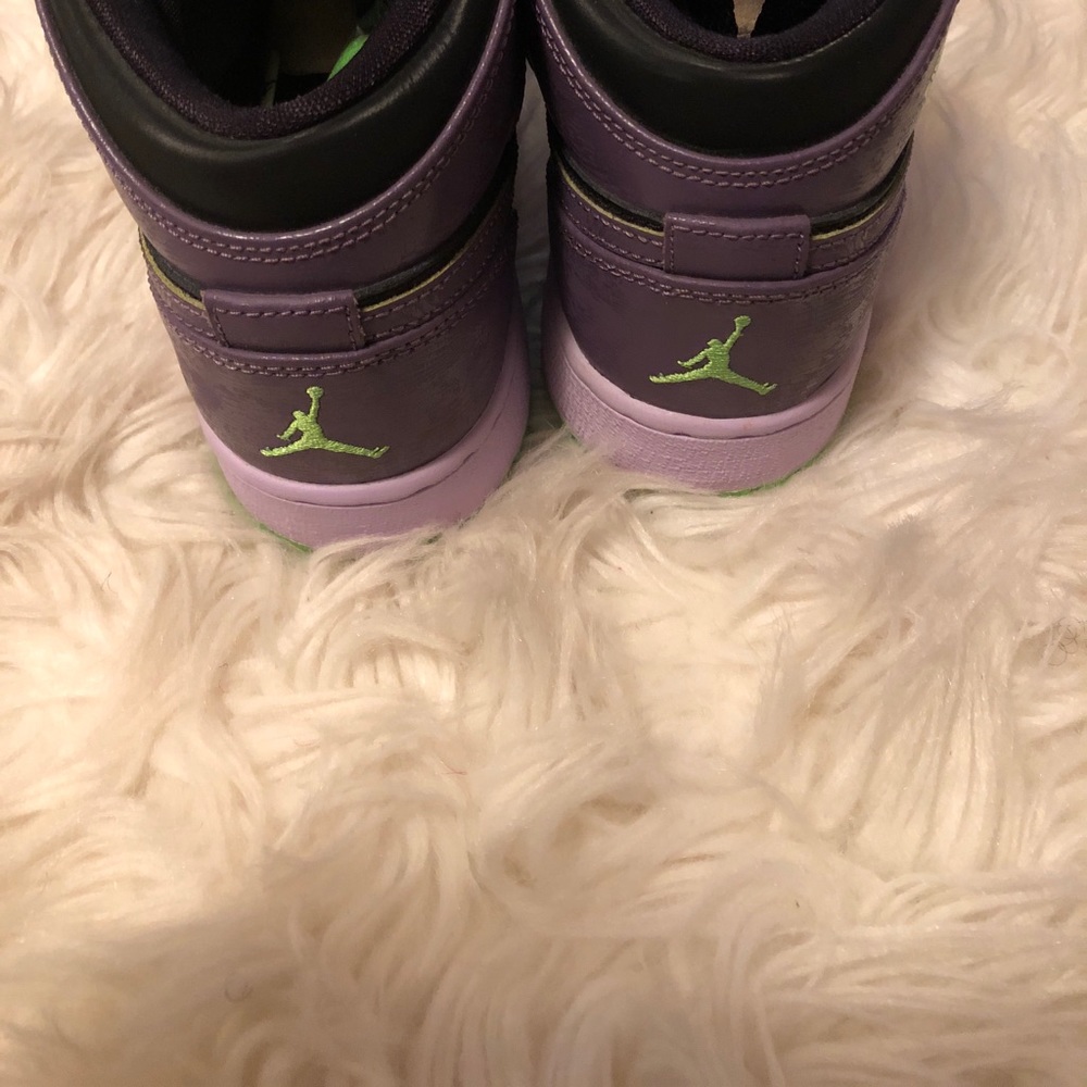 Jordan’s size 5.5Y Joker 1’s - Picture 3 of 5