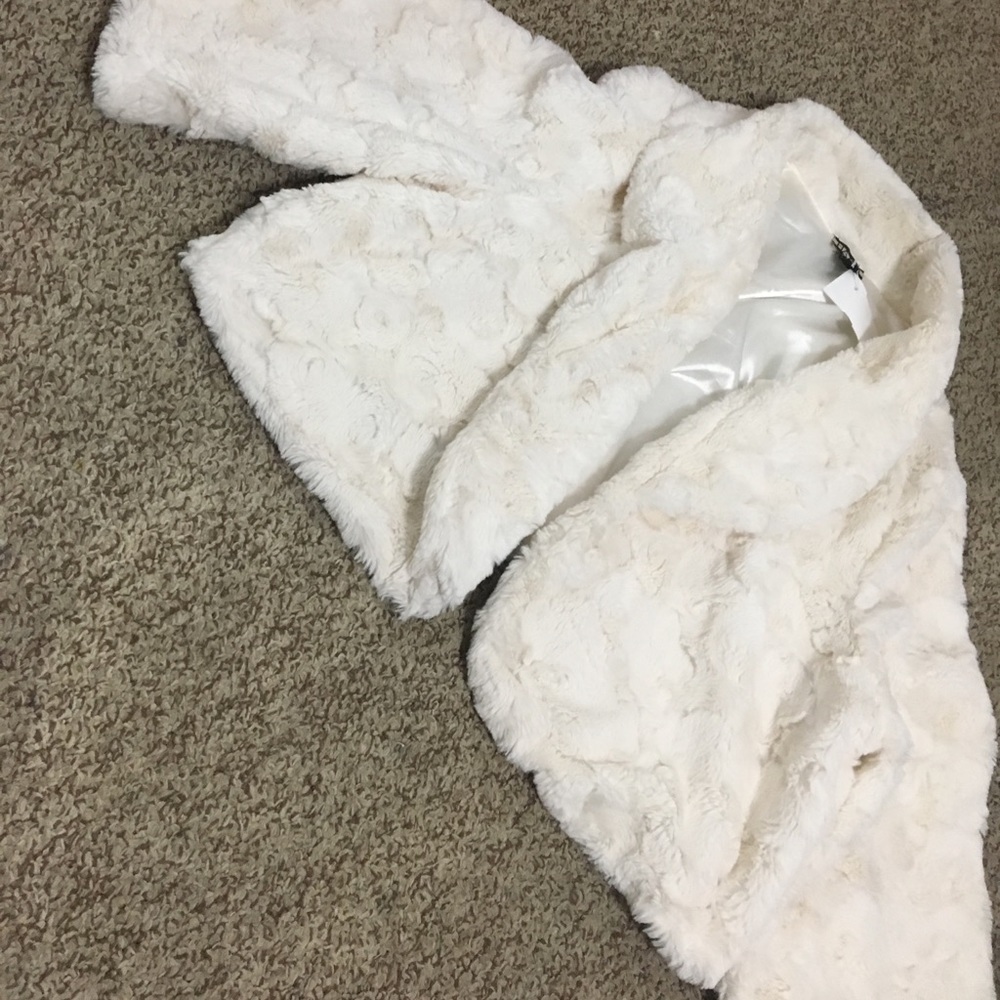 White short fur coat size 3x