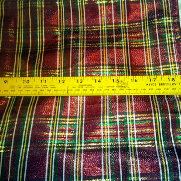 4 Shiny Holiday Place Mats~LIKE NEW - Picture 5 of 6