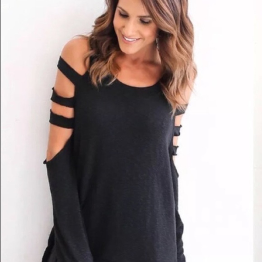 NWT 🖤Black Long Ladder Sleeve Top🖤