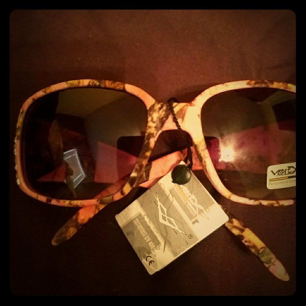 Women's pink camo sunglasses nwt