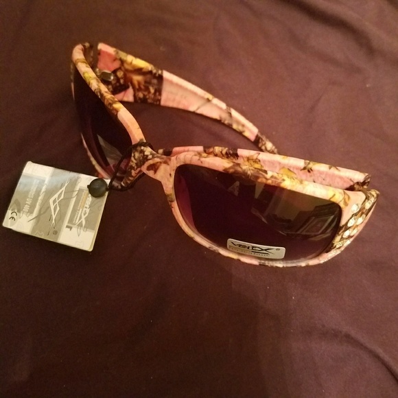 Women's pink camo sunglasses nwt - Picture 2 of 3