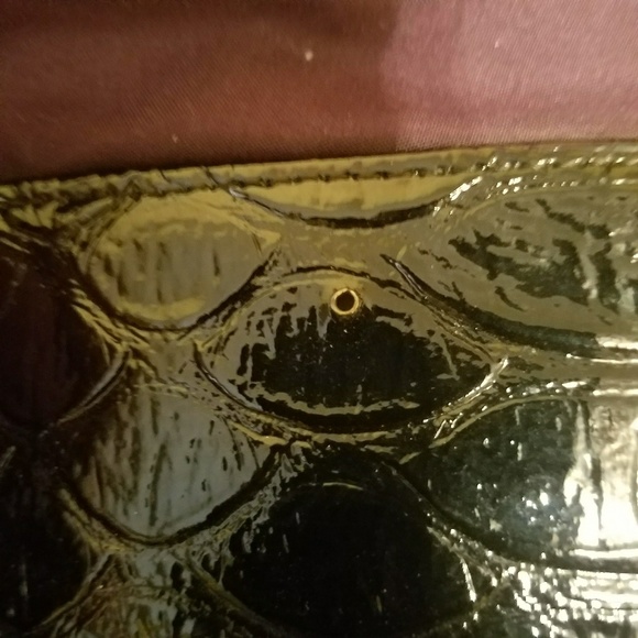 Guess wallet. Snap missing price reflects - Picture 2 of 3