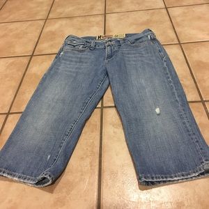 🇺🇸4/$50 HCO Hollister Jeans Denim short Capri like length or shorter jeans.