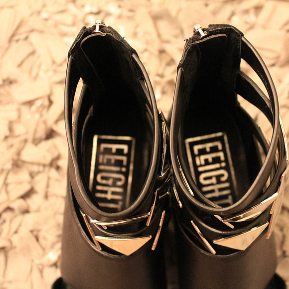 NEW! in box geniune​ leather from runway - Picture 4 of 6