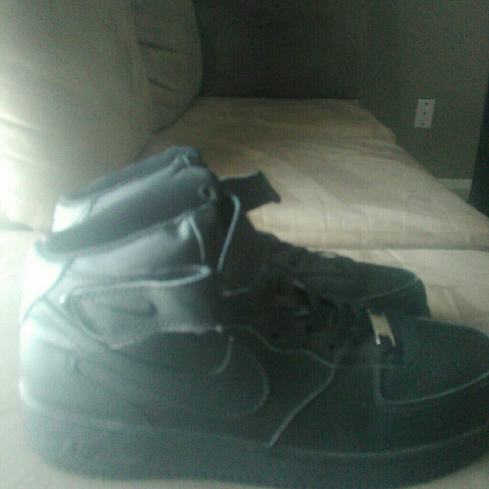 Shoes - Picture 2 of 3