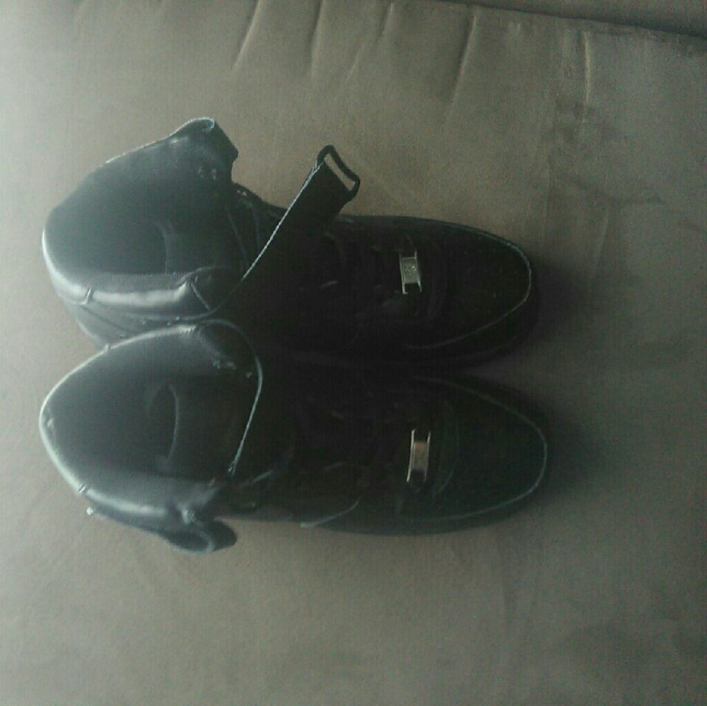 Shoes - Picture 3 of 3