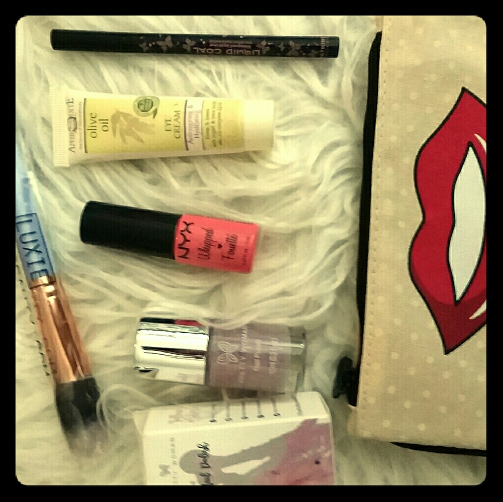 Ipsy bag makeup bundle