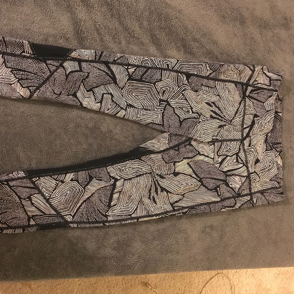Lululemon pace rival crop