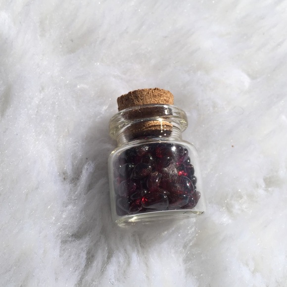SALE✨• ✨Garnet Healing Crystal Vial✨ CCO - Picture 2 of 2