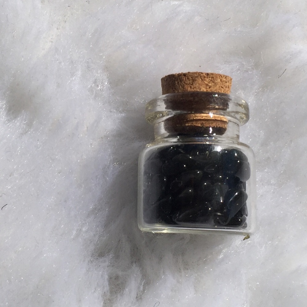 ✨SALE✨• Onyx Healing Crystal Vial✨ CCO