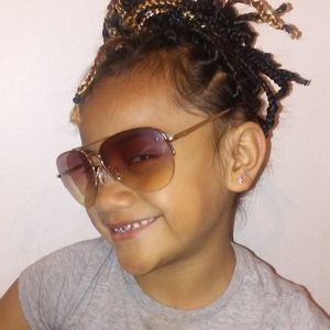 Meet your Posher, Sione