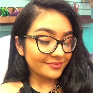 Meet your Posher, Mia