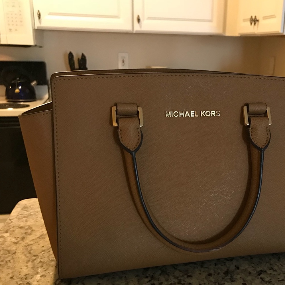Michael Kors Selma medium tan color