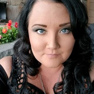 Meet your Posher, Desiree