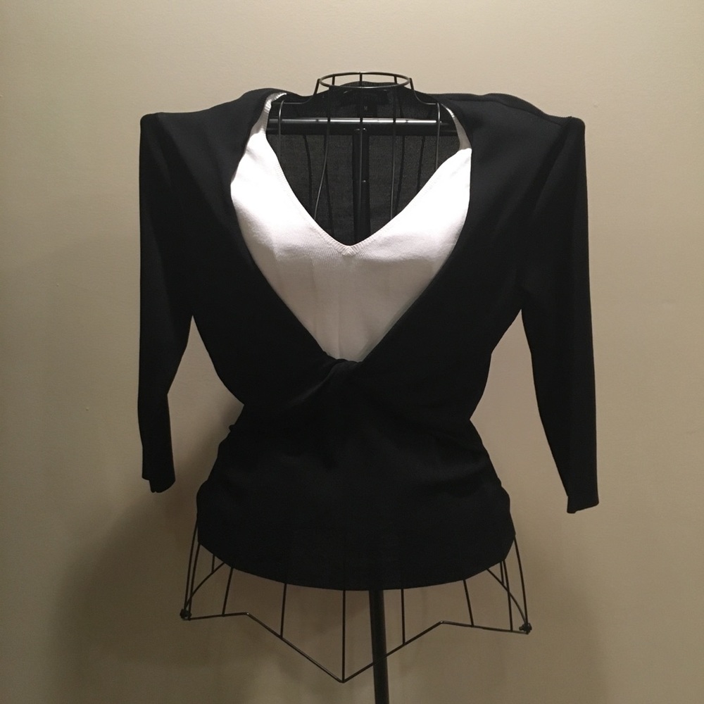 3/4 sleeve black and white top