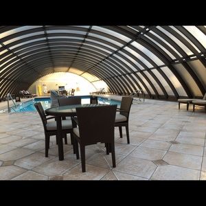 Meet your Posher, Dee