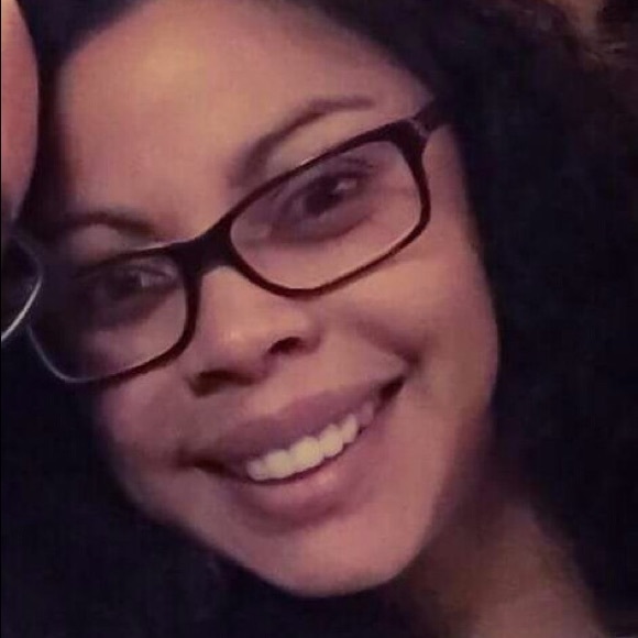 Meet your Posher, Sabrina - Picture 2 of 2