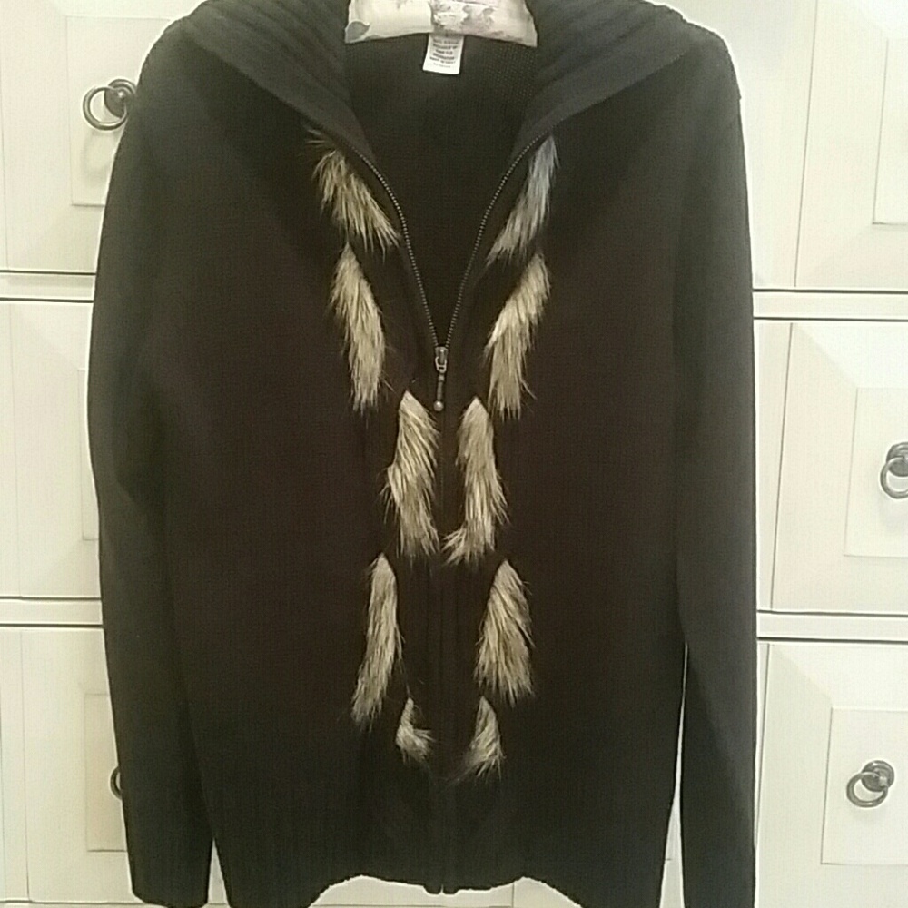 Zip up Sweater with faux fur accents