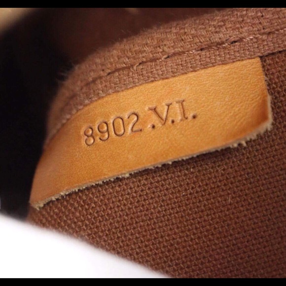 Authentic Fringed Louis Vuitton Saumur 35 - Picture 7 of 8