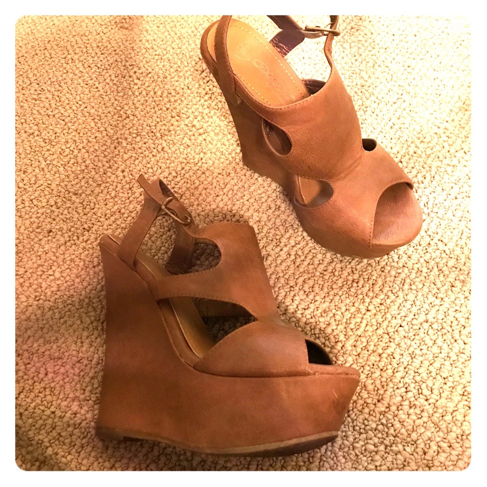 Nude wedges