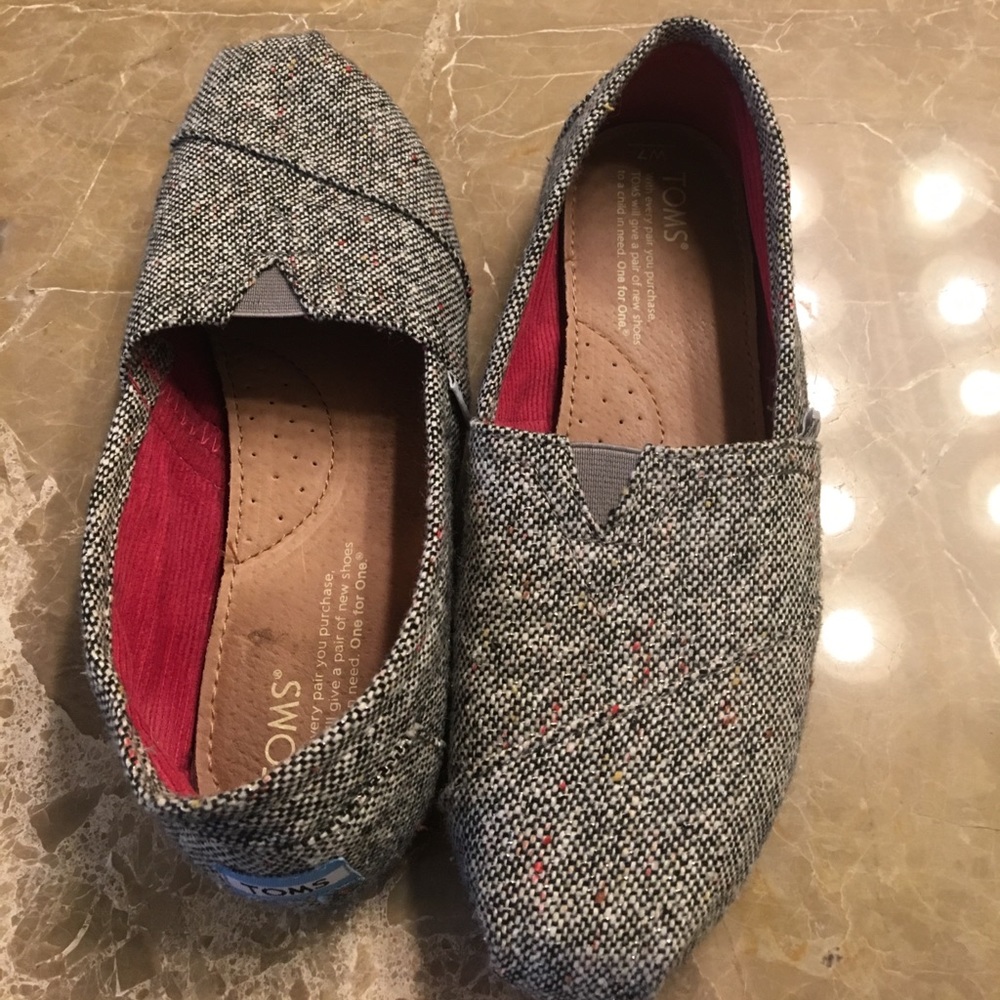 Tom’s shoes