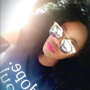 Meet your Posher, April