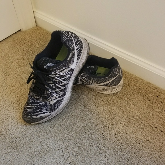 Nike shoes - Picture 2 of 2