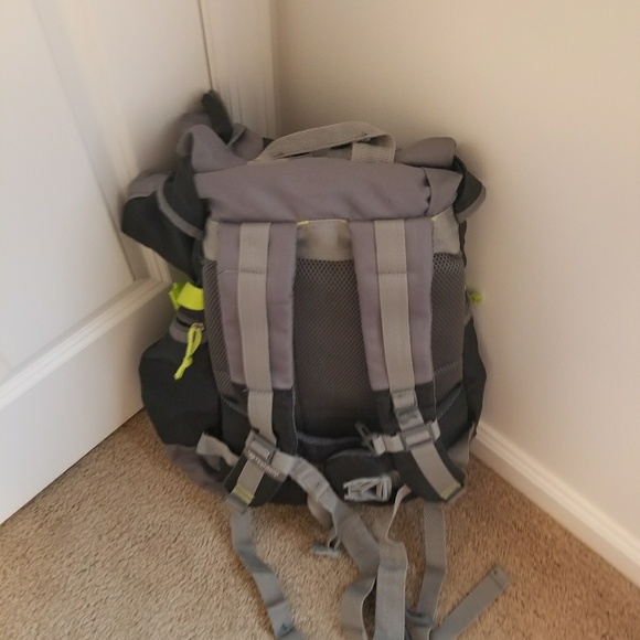 Hiking back pack - Picture 2 of 2