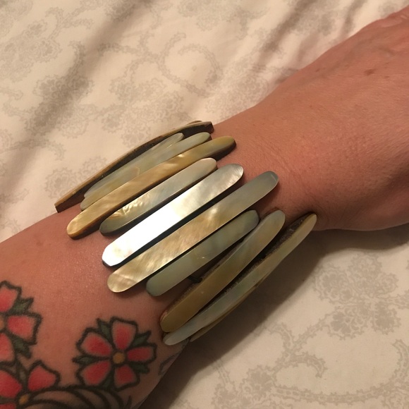 Mother of Pearl Bracelet - Picture 2 of 4