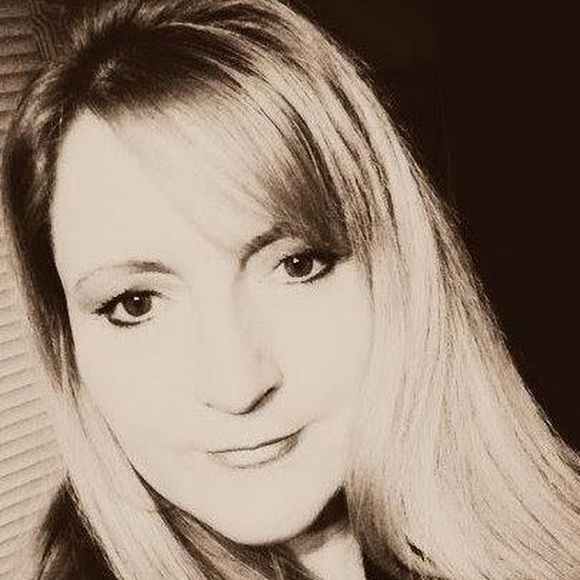 Meet your Posher, Nichole - Picture 1 of 1