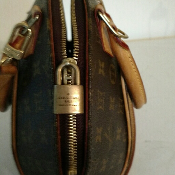 Luis Vuitton handbag - Picture 2 of 4