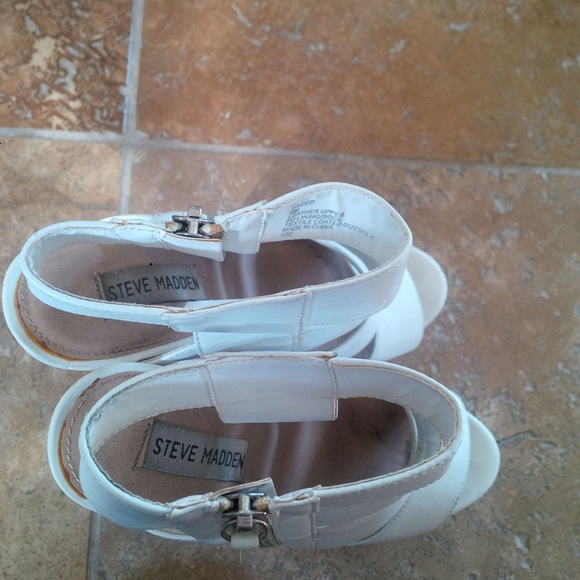 High heels with ankle strap - Picture 2 of 3