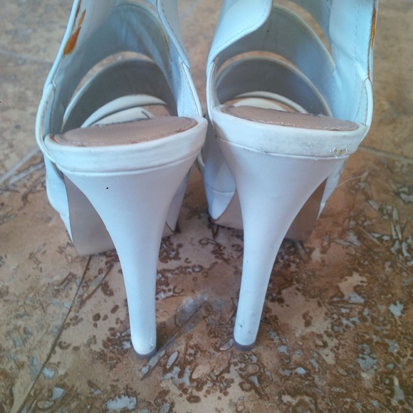 High heels with ankle strap - Picture 3 of 3