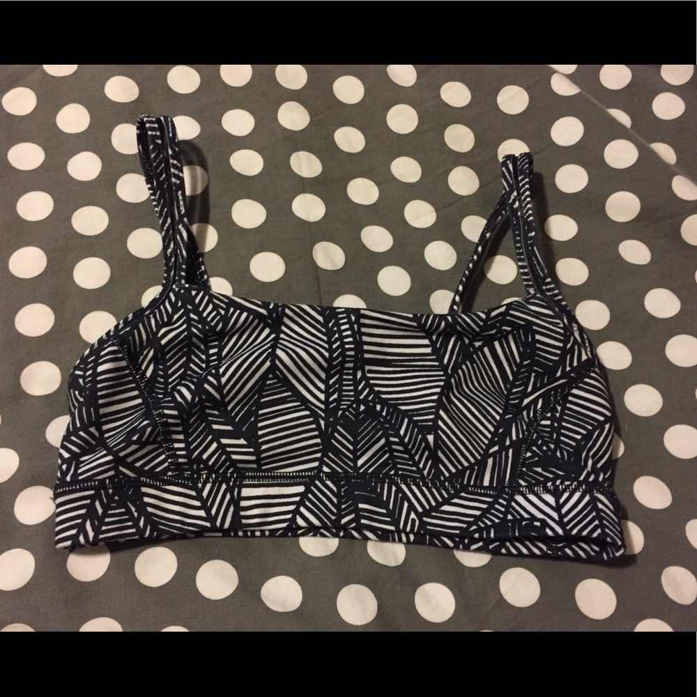Lululemon bra size 6 EUC