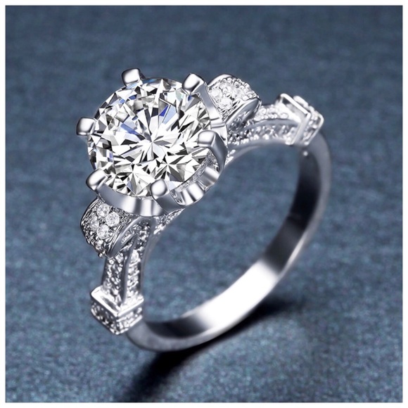 Austrian Crystals Silver 1 Carat Solitaire Ring - Picture 2 of 4