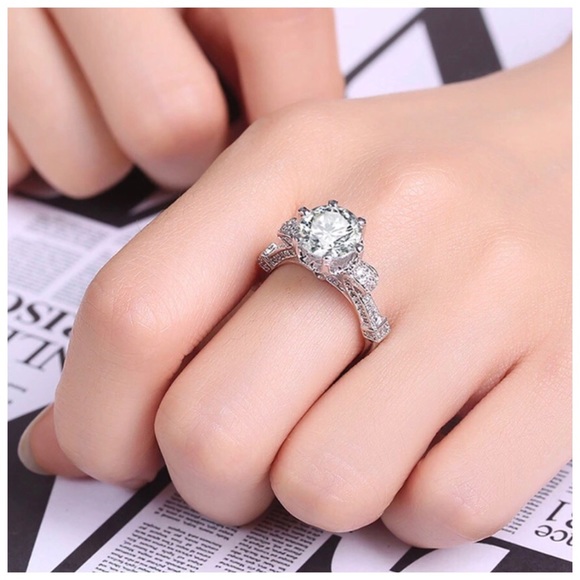 Austrian Crystals Silver 1 Carat Solitaire Ring - Picture 4 of 4