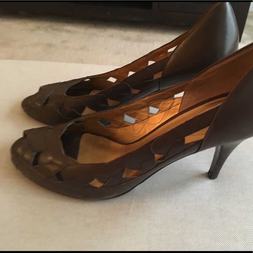 Brown Guess heels