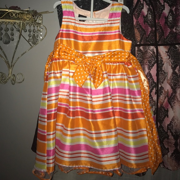 Size 6 small girls dress - Picture 2 of 3