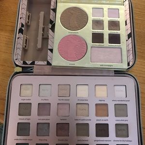 Tarte eyeshadow pallet with bronzer and blush
