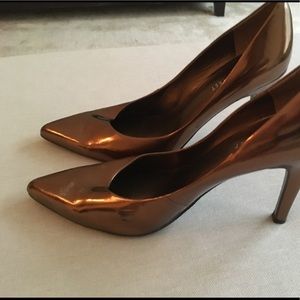 Gold Nine West pumps
