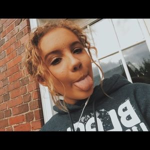 Meet your Posher, Lydia