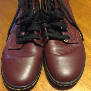 Dr. Martens Leyton Oxford red size 6