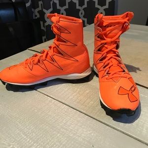 Boys under armor football cleats