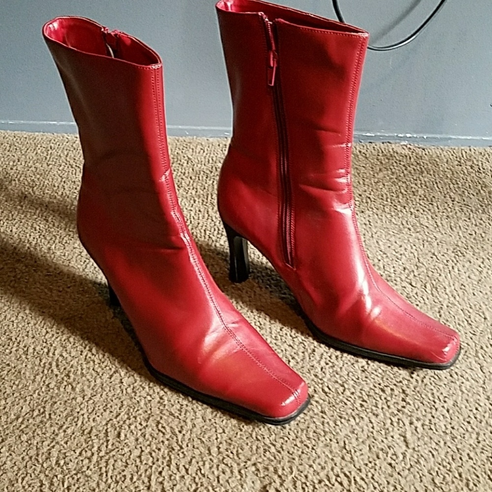 Red boots with inside zipper